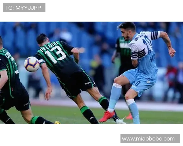 柯隆主帅因不满裁判判罚被处罚,俱乐部遭受经济制裁 柯隆主帅因不满裁判判罚被处罚,俱乐部遭受经济制裁