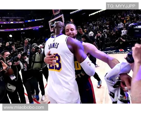 勇士再胜湖人,库里31分7助攻——冠军风范再显神威 勇士再胜湖人,库里31分7助攻——冠军风范再显神威